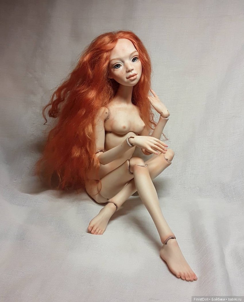 Моя новая куколка Ариша . Фарфор , надглазурная роспись . Высота 35,5 см.