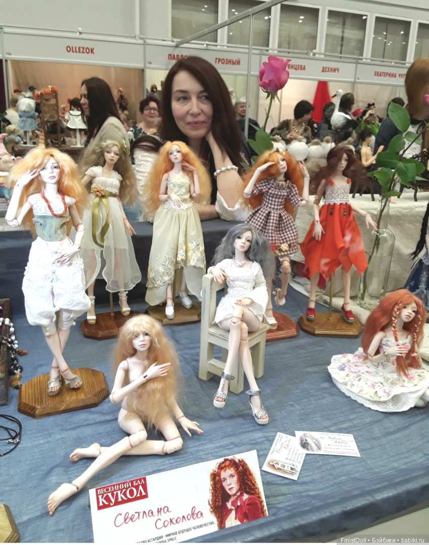 А это мы на весенней выставке , на Тишинке.