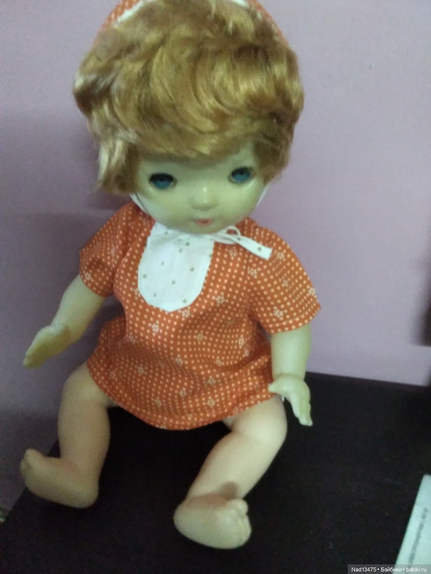 Повесила очередную полку, посмотрим, что уместилось на ней