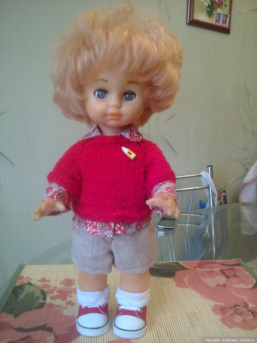 От родной одежды только туфельки есть.