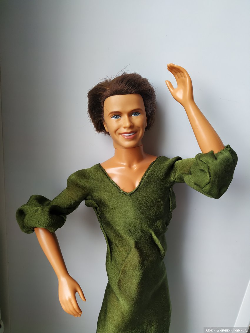 Голосуем за Клер Брукс!!! Девушку в зелёном платье!!!