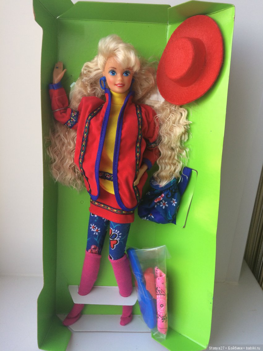Barbie Benetton яркая девочка родом из 90-х.