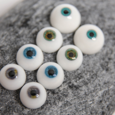 Пио демонстрирует глазки