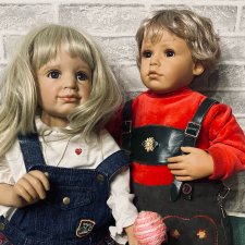 Пара коллекционных виниловых кукол