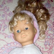 Голубоглазая блондинка ждет помощи