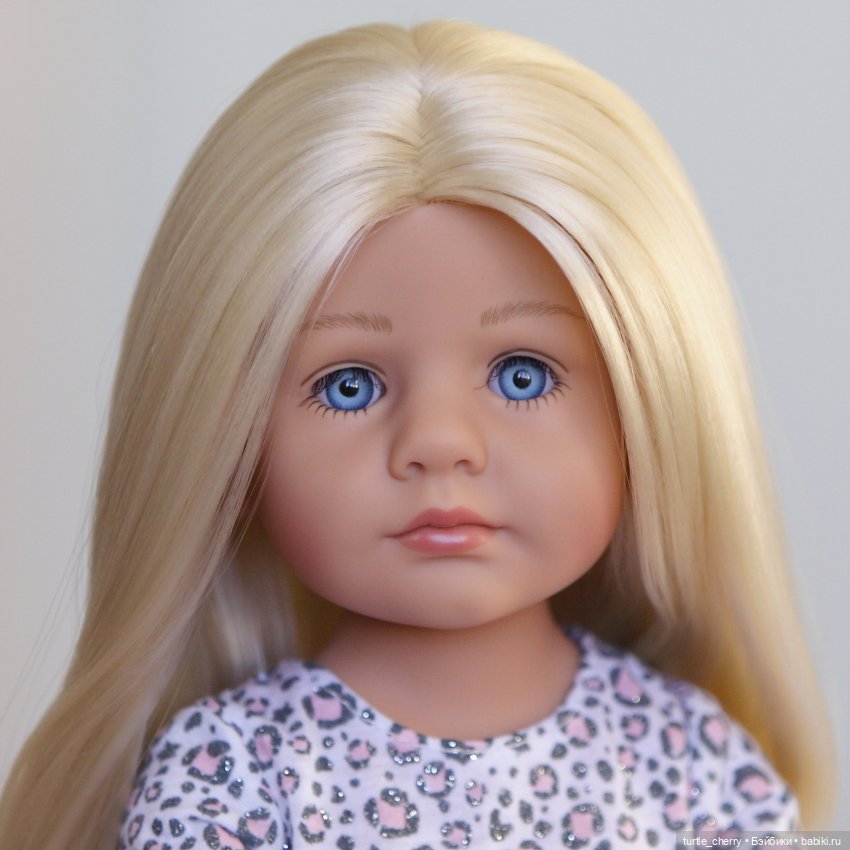 Голубоглазая блондинка Элли