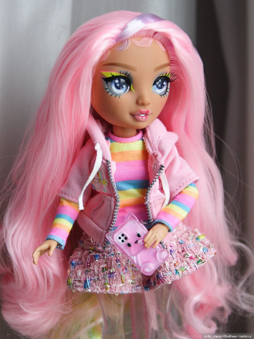 Розово-фиолетовые девочки Рейнбоу Хай (фото 9)