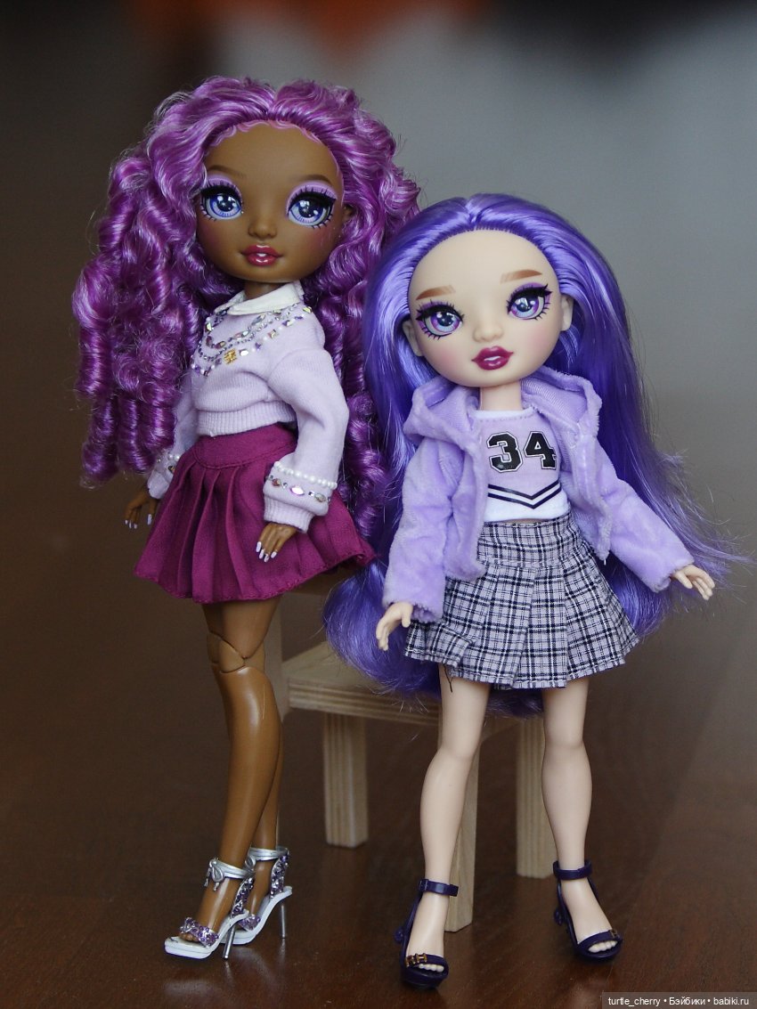 Розово-фиолетовые девочки Рейнбоу Хай