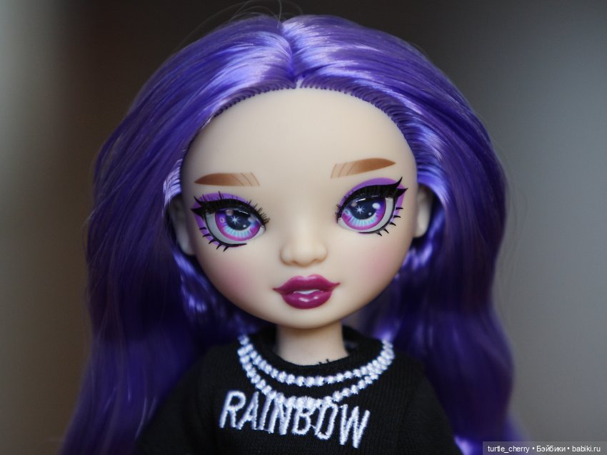 Розово-фиолетовые девочки Рейнбоу Хай