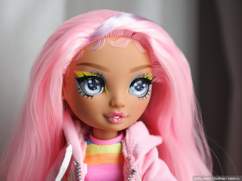 Розово-фиолетовые девочки Рейнбоу Хай