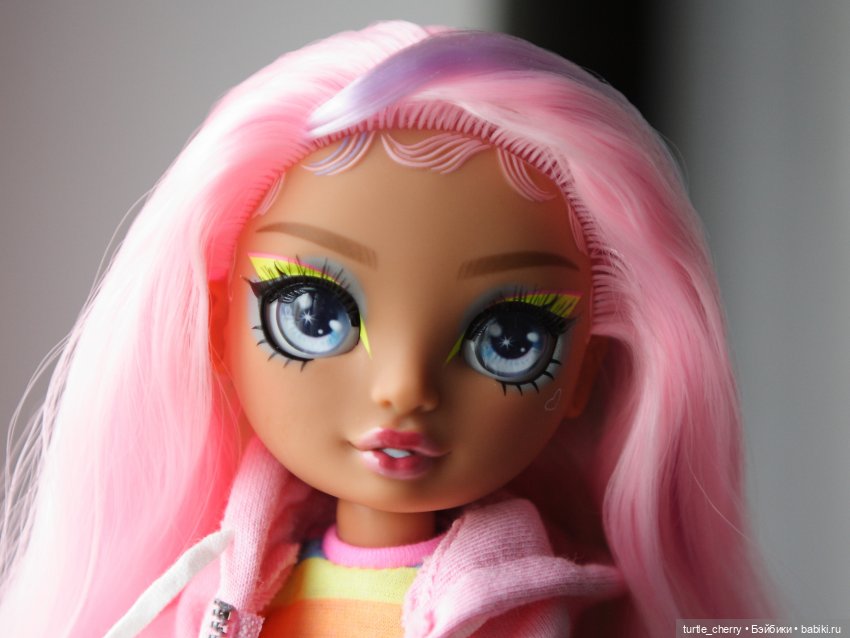 Розово-фиолетовые девочки Рейнбоу Хай