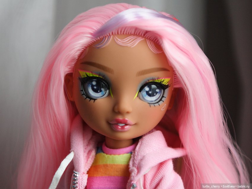 Розово-фиолетовые девочки Рейнбоу Хай (фото 10)