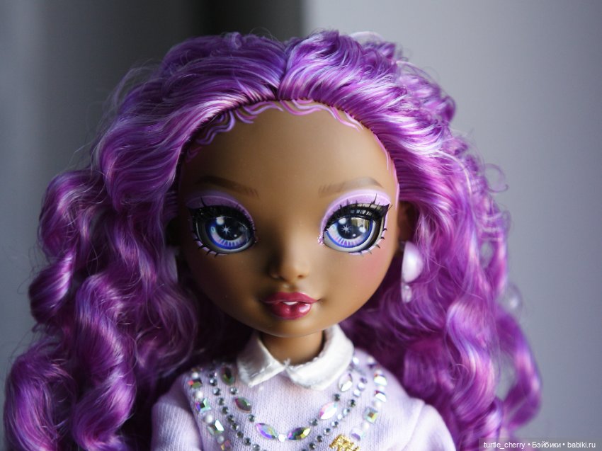 Розово-фиолетовые девочки Рейнбоу Хай