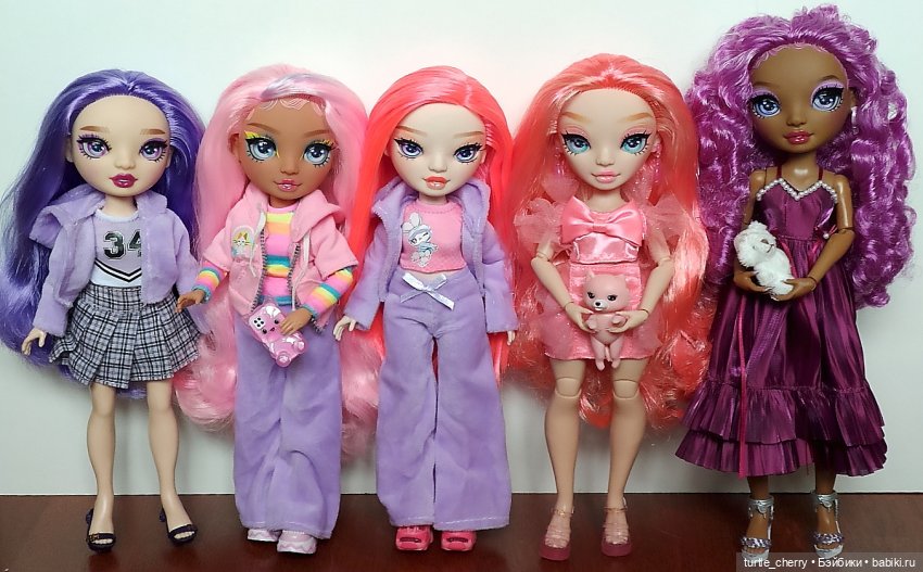 Новенькая Рэйнбоу Хай со странным именем Доун