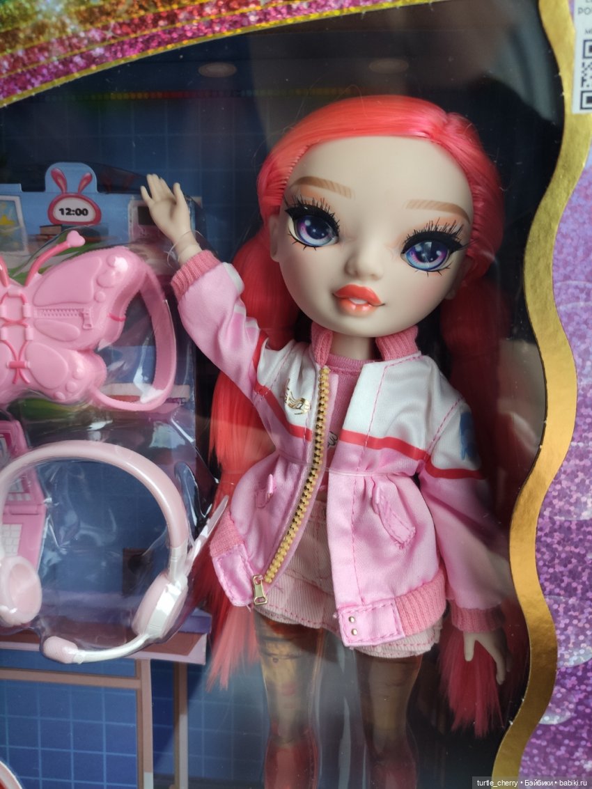 Новенькая Рэйнбоу Хай со странным именем Доун (фото 2)