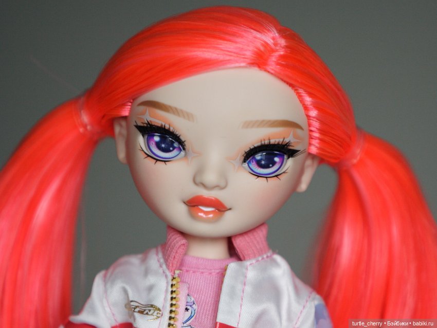 Новенькая Рэйнбоу Хай со странным именем Доун (фото 3)