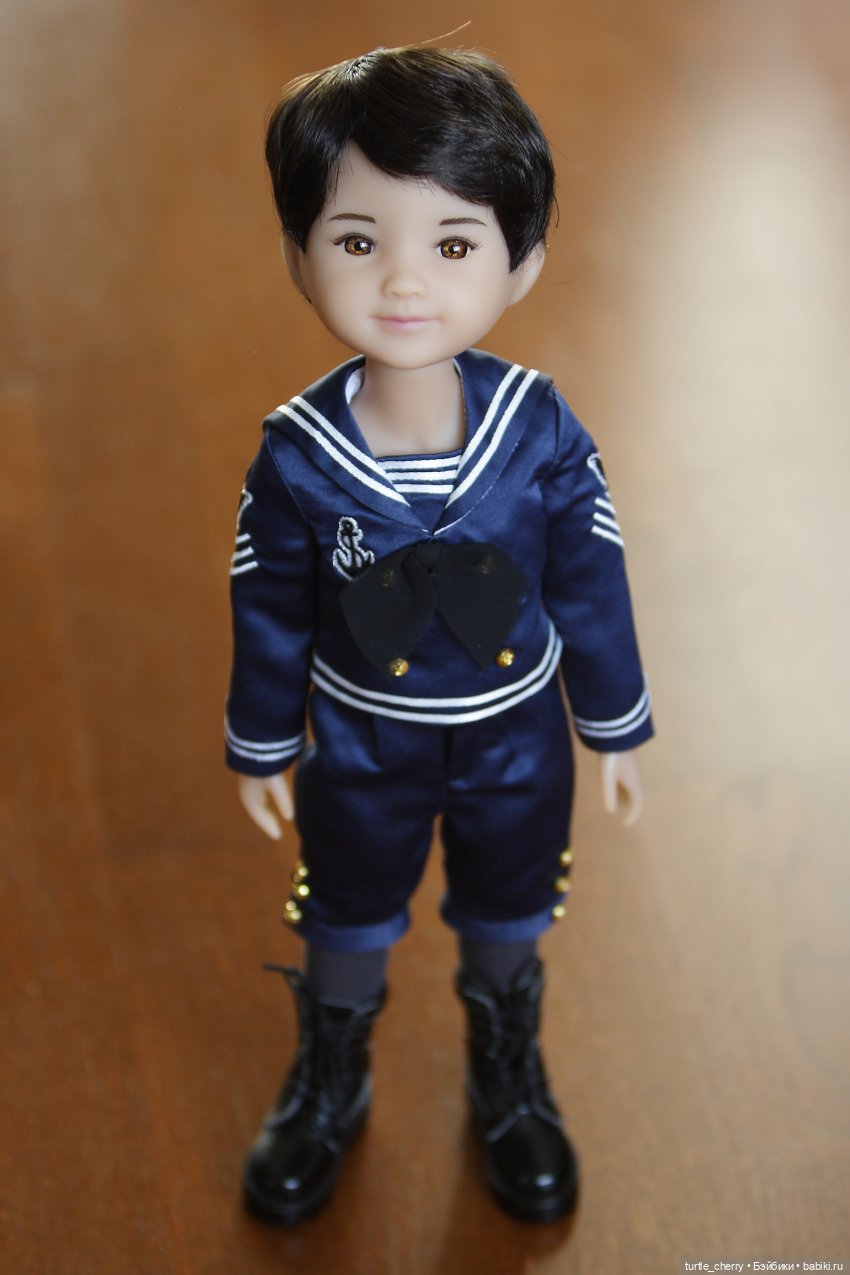 Тайлер Руби Ред — Куклы Ruby Red (Руби Ред) Fashion Friends: Siblies (фото 2)