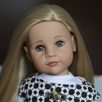 Ханна Готц "Все сезоны" с оливково-зелеными глазами