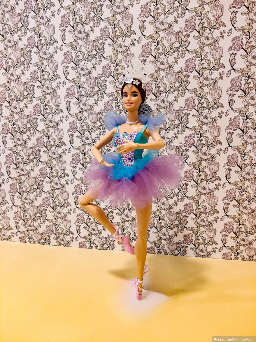 Ретире - одна нога поднята, а ступня помещена на колено опорной ноги.