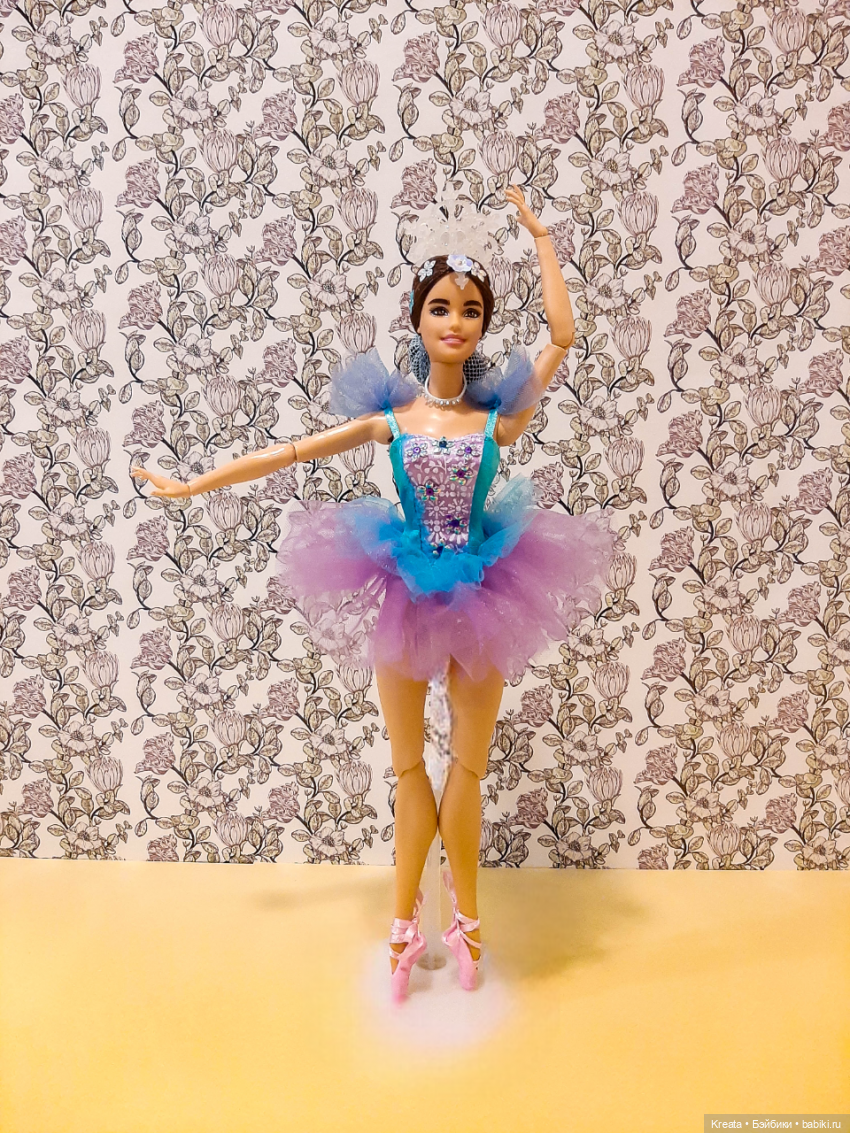 Релеве - подъём на полупальцы или пальцы на одной или двух ногах