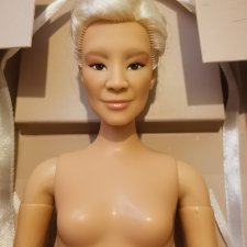 Кукла мадам Моррибль на теле пышки