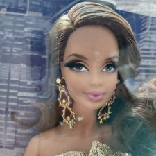 Barbie look city shine в золотом платье