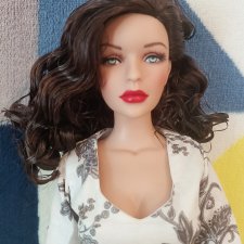 Шикарное платье для кукол Тоннера (атлетическое тело)