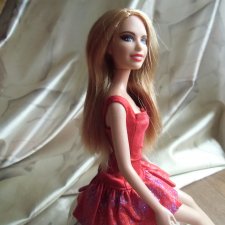 Яркая, улыбающаяся Barbiе в прекрасном состоянии. Яркая, улыбающаяся Barbiе в прекрасном состоянии.