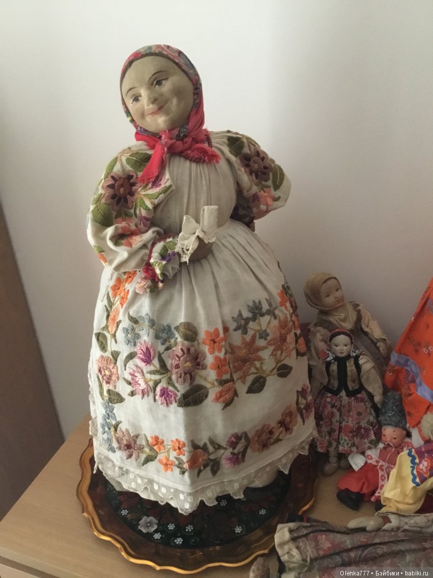 Вот ещё одна. Пыталась найти о ней информацию , такого плана : сколько таких кукол выпущено?  Но к сожалению мало , что есть в интернете.