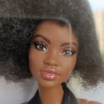 Продам Барби Looks.