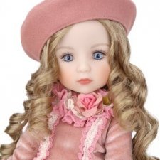 Талия Руби Ред в розовом