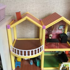 У кого есть кукольный домик из Фикс Прайс? Нужна помощь