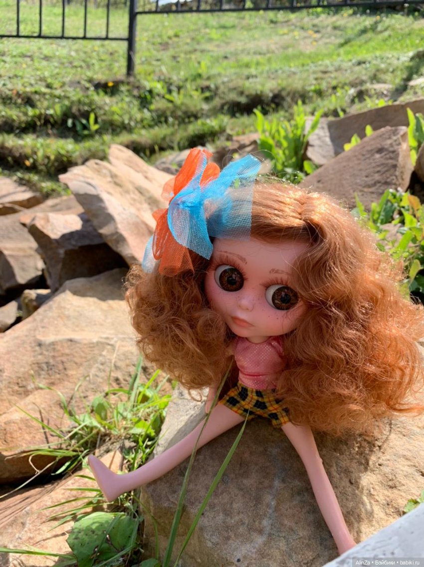 Зелень, солнце и огромные глаза