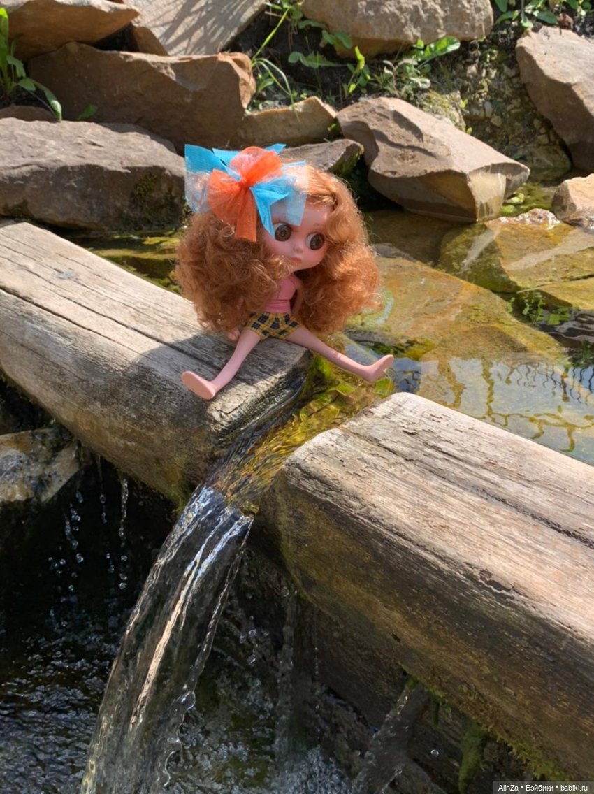 Зелень, солнце и огромные глаза