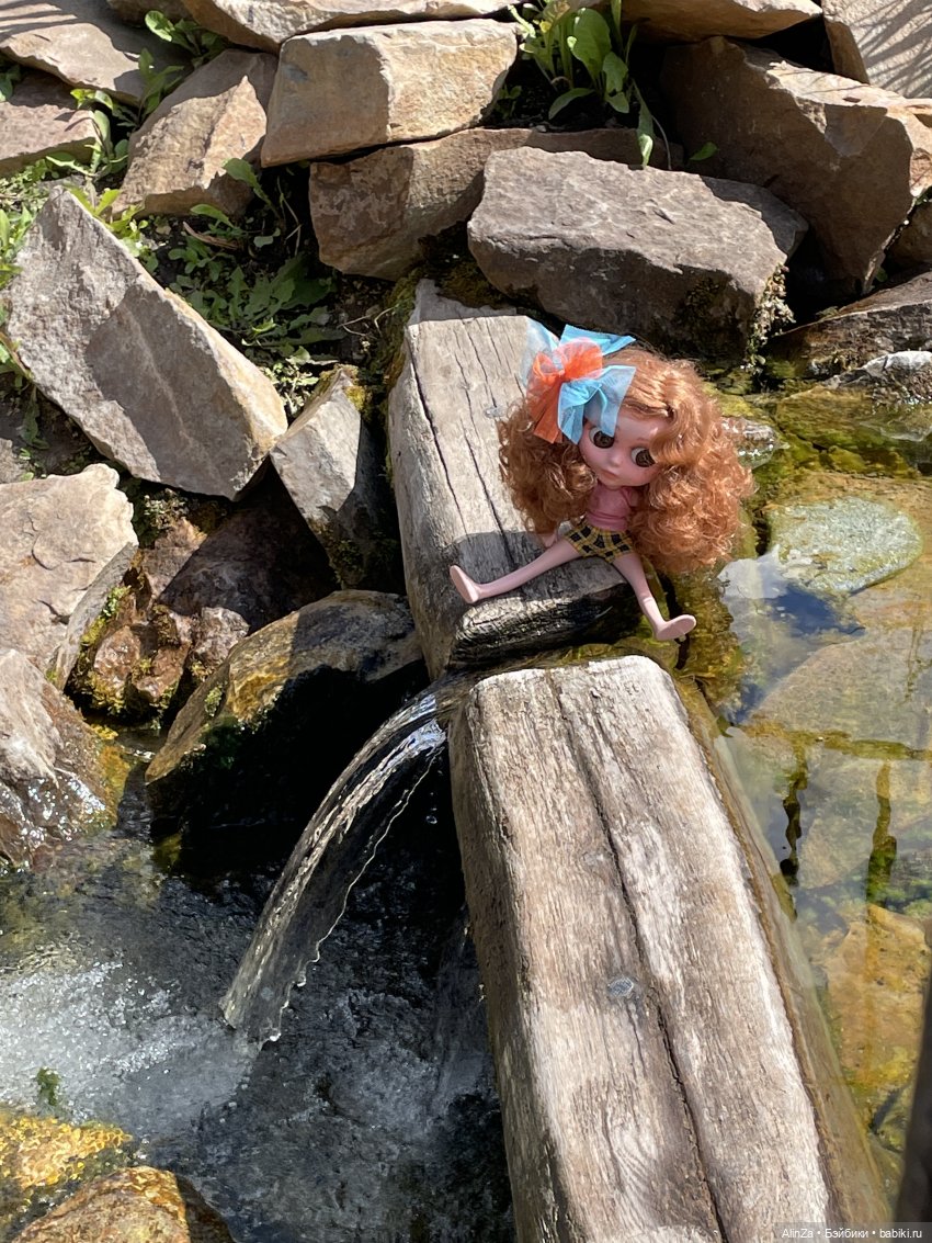 Зелень, солнце и огромные глаза