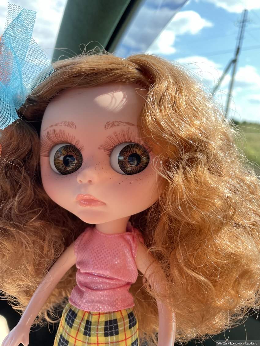 Зелень, солнце и огромные глаза