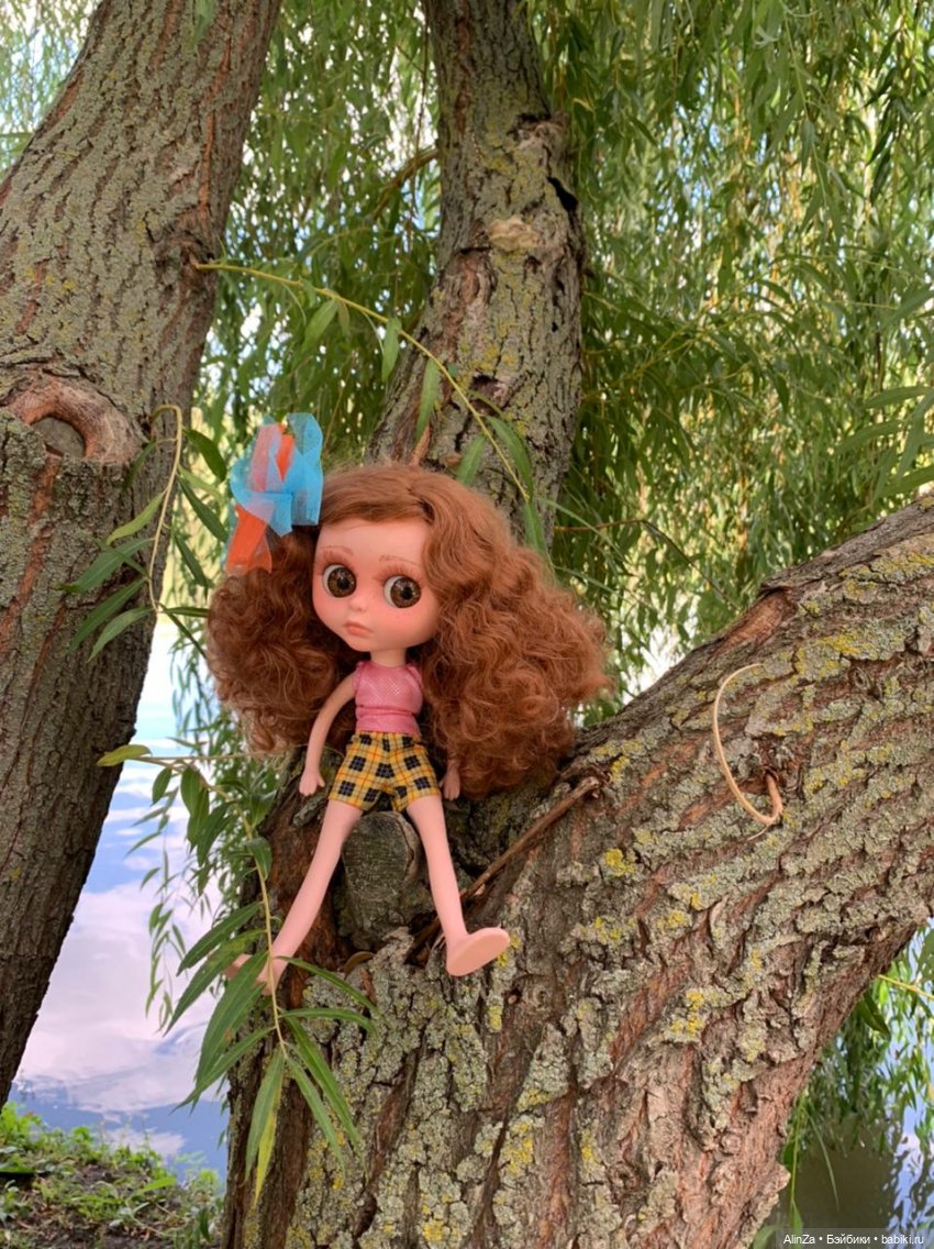 Зелень, солнце и огромные глаза