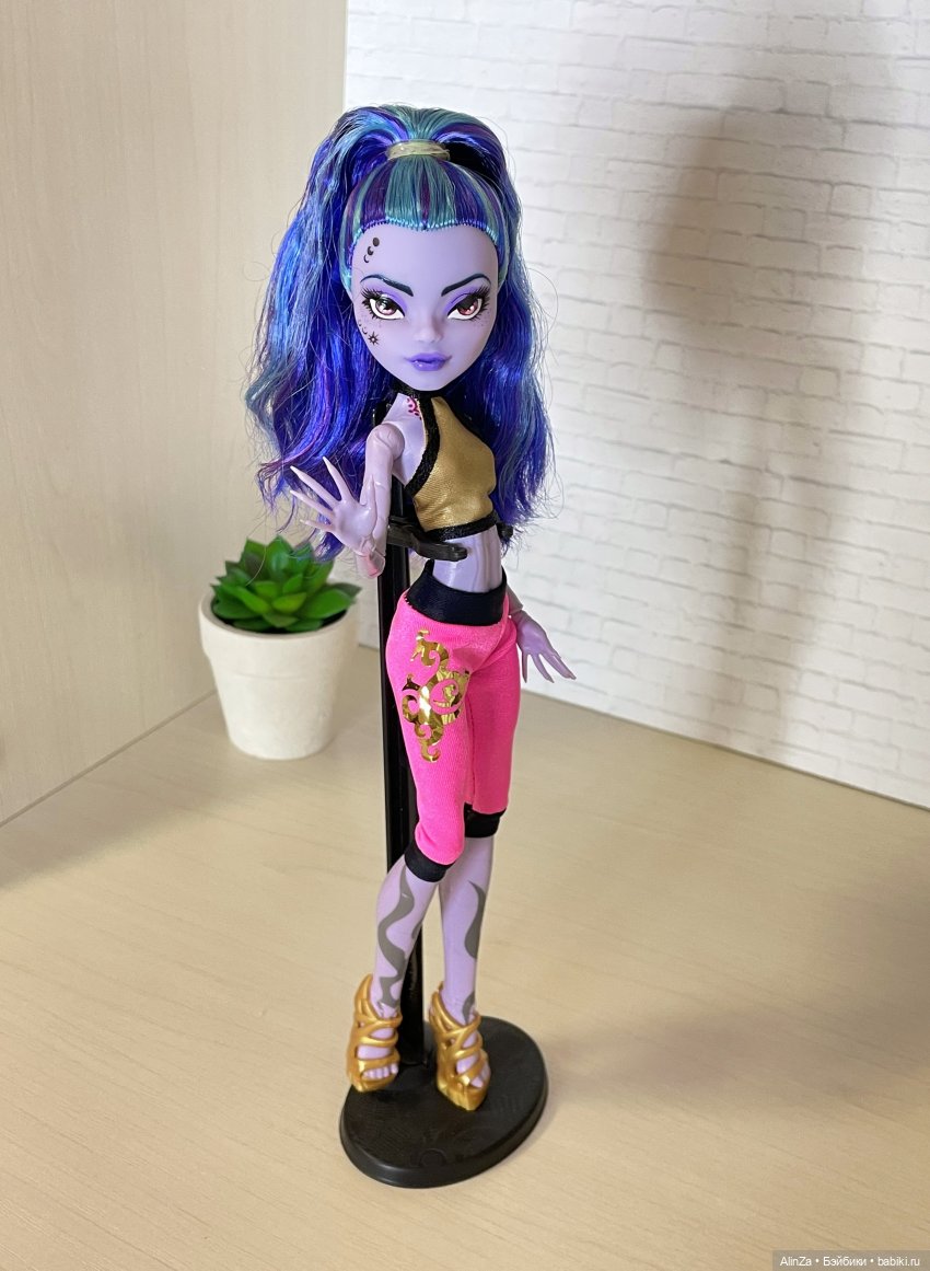 Челлендж - 12 фото)) — Коллекции игровых кукол (Playline): фото полок (фото 5)