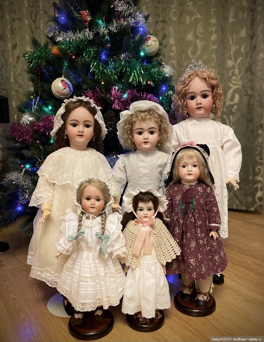 С Новым годом! Антикварные куклы