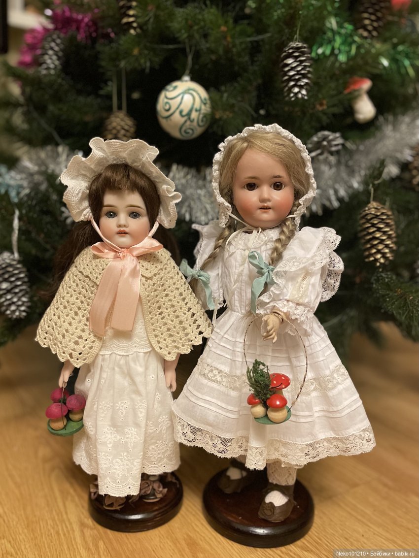 С Новым годом! Антикварные куклы