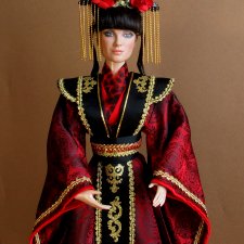 Тоннер в образе китаянки