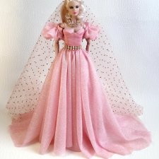 К весеннему балу готова