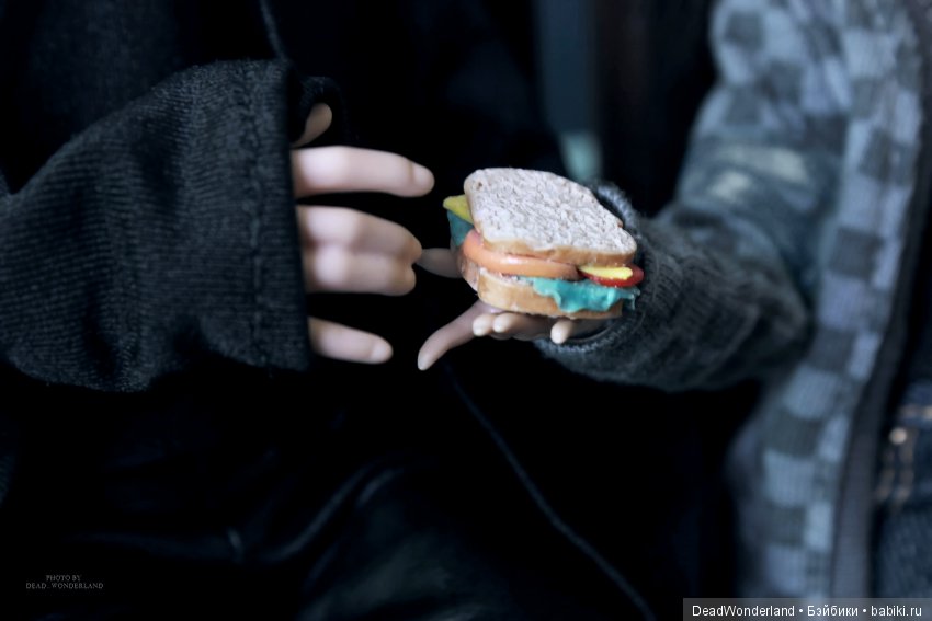 The girl who fed the birds (фото 8)