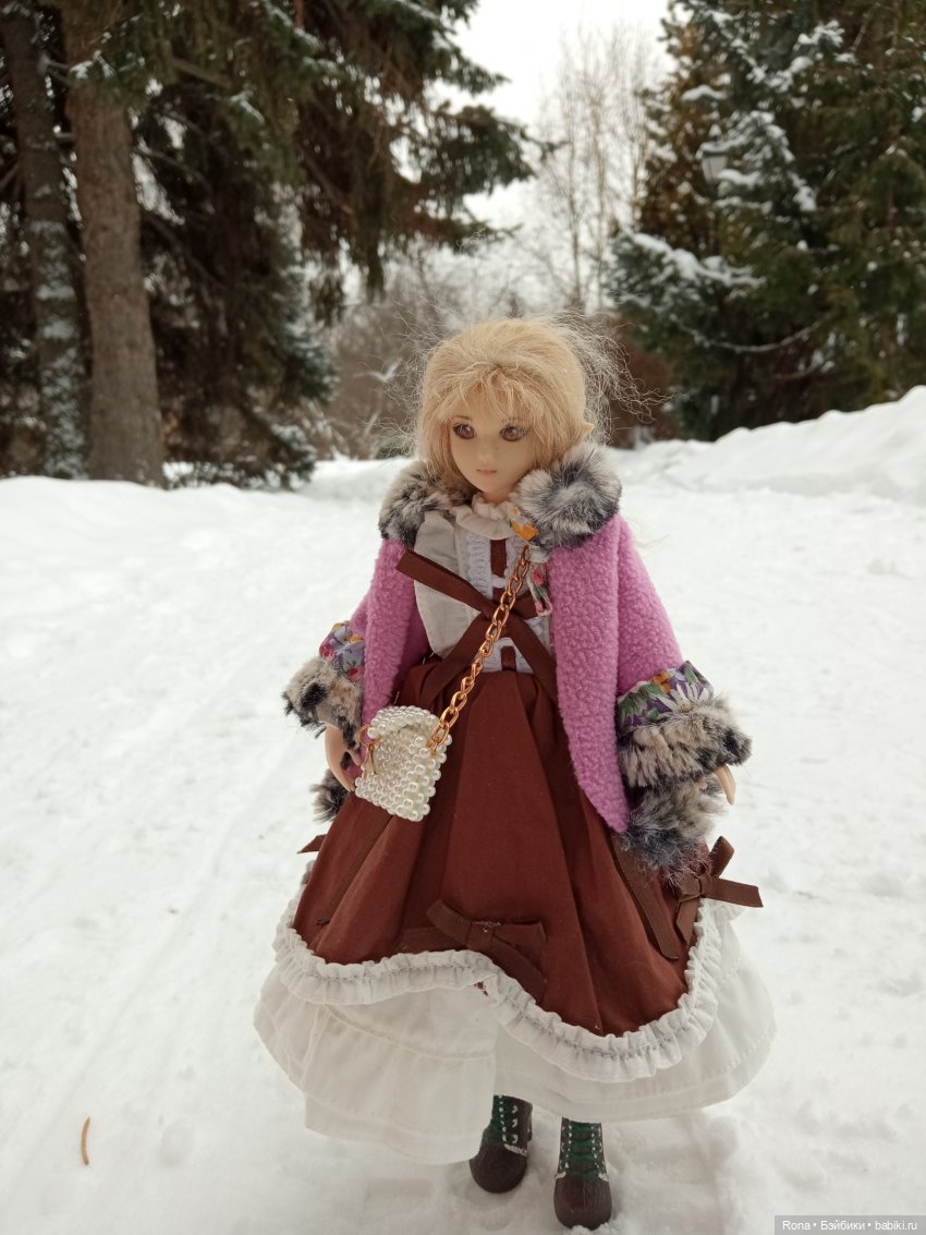 Зимняя прогулка с куклами