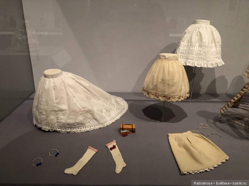 Маленькие леди: Викторианские модные куклы и идеал женщины