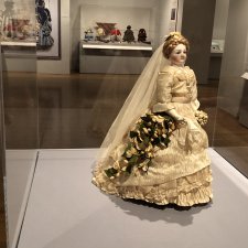 Маленькие леди: Викторианские модные куклы и идеал женщины