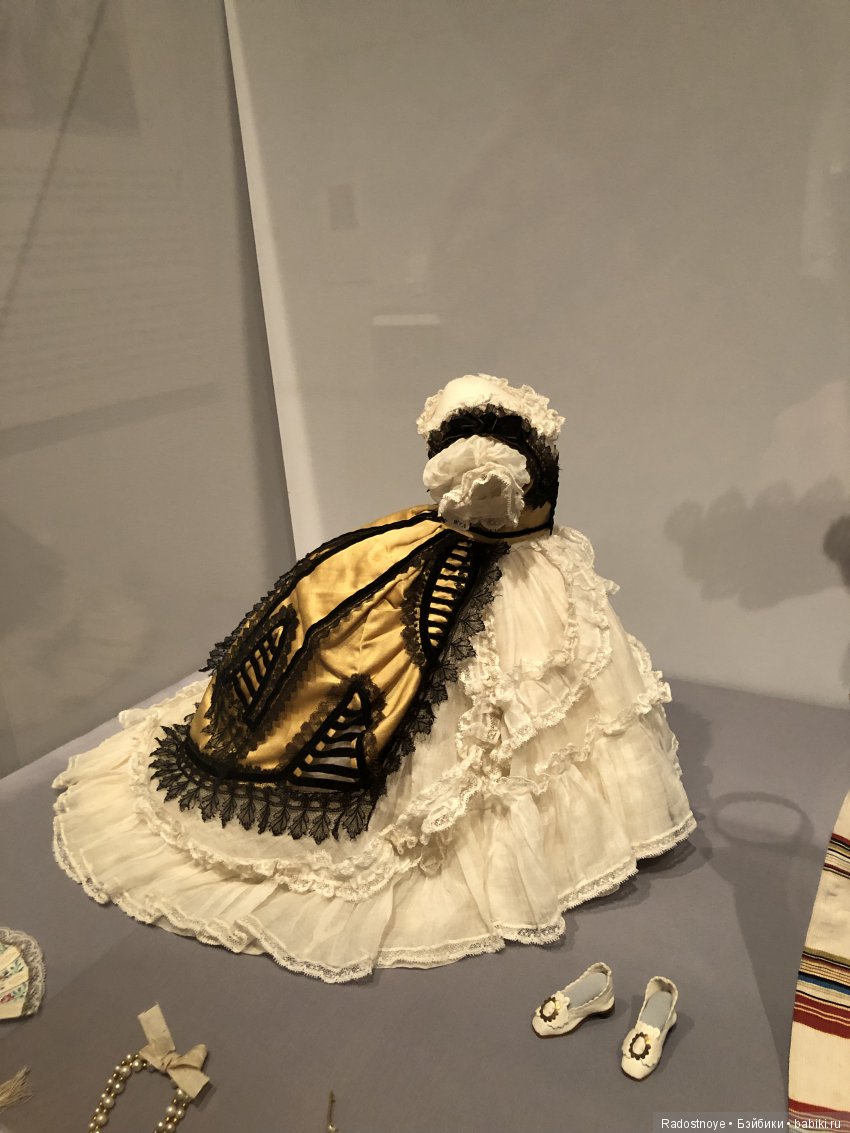 Маленькие леди: Викторианские модные куклы и идеал женщины