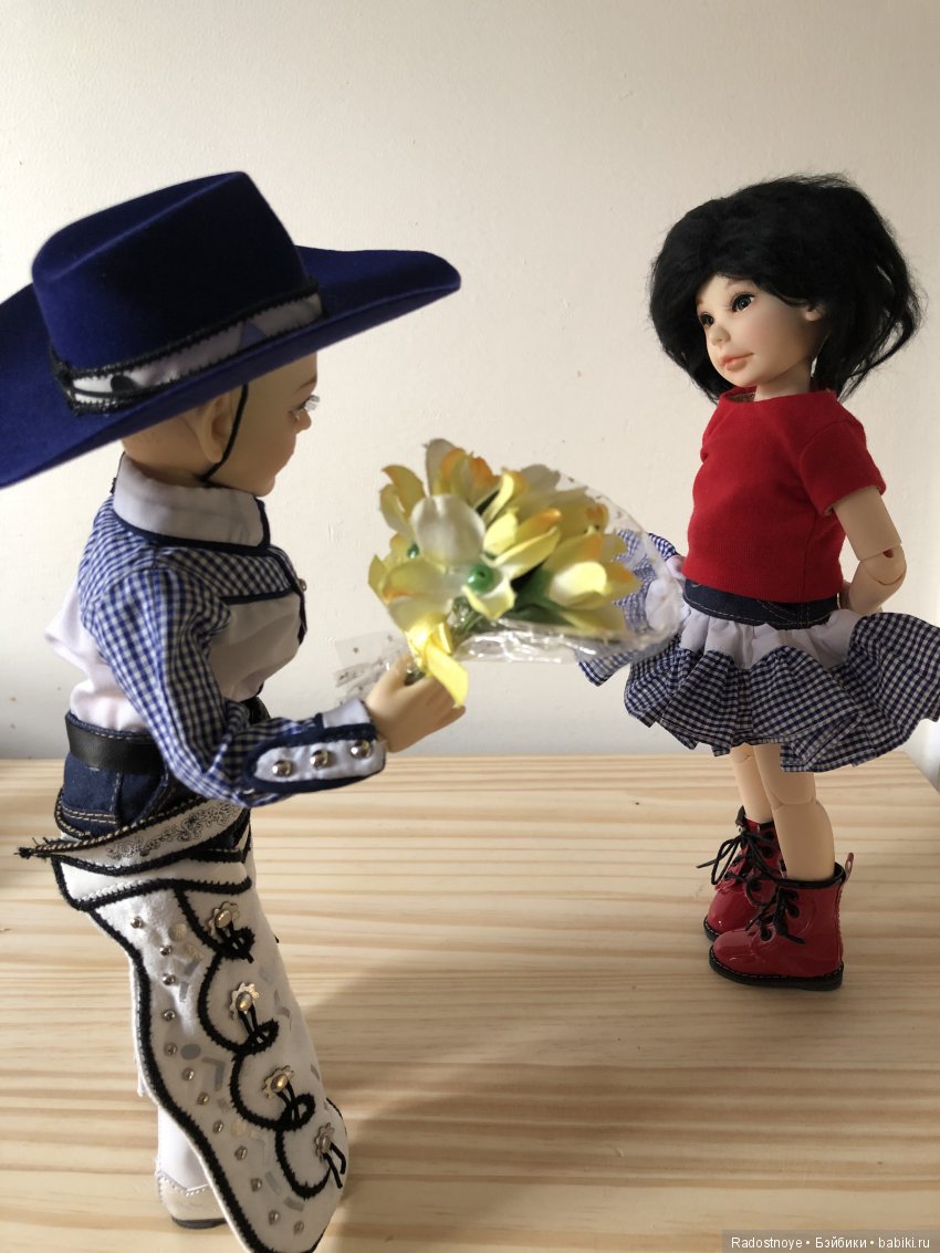 Как мои мальчики поздравляли девочек с 8 Марта