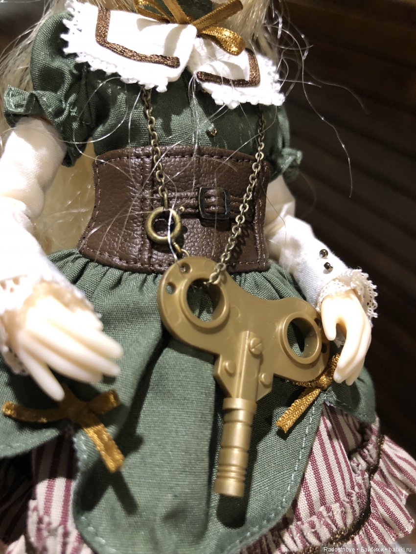 Ребекка среди локомотивов и поездов (фото 2)