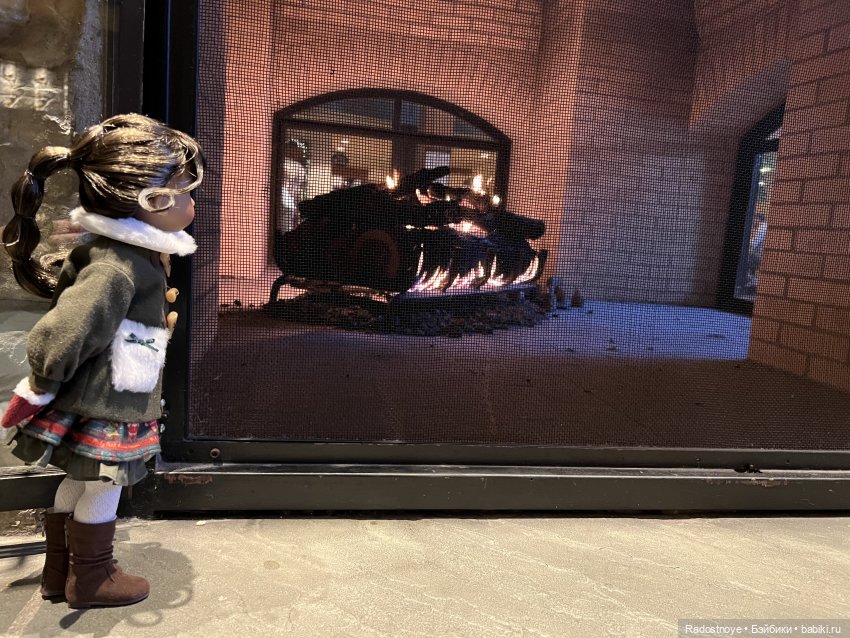 Джой в Hershey — Куклы Ruby Red (Руби Ред) Fashion Friends: Siblies (фото 4)